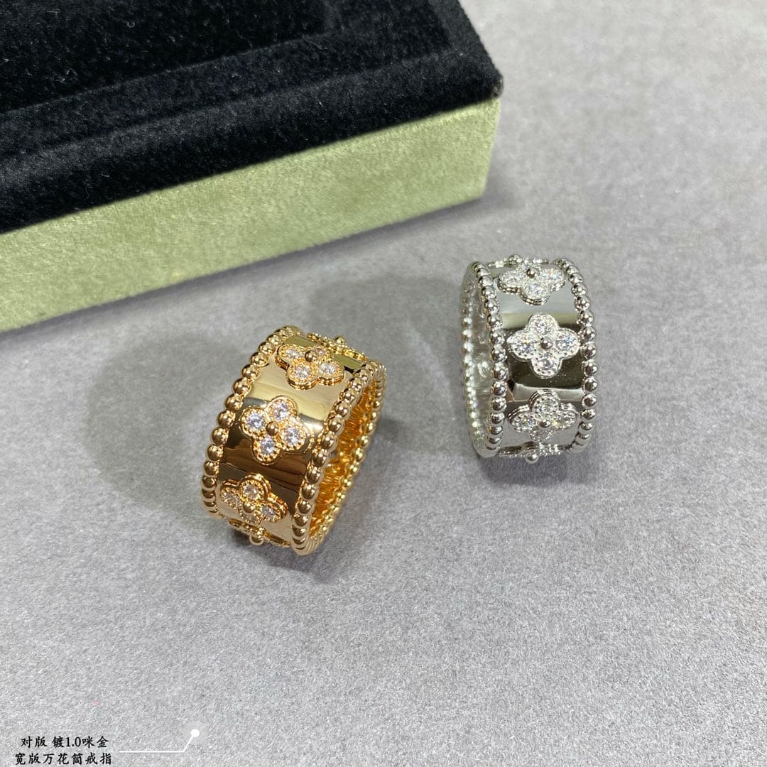 18K Perlée Clovers Ring