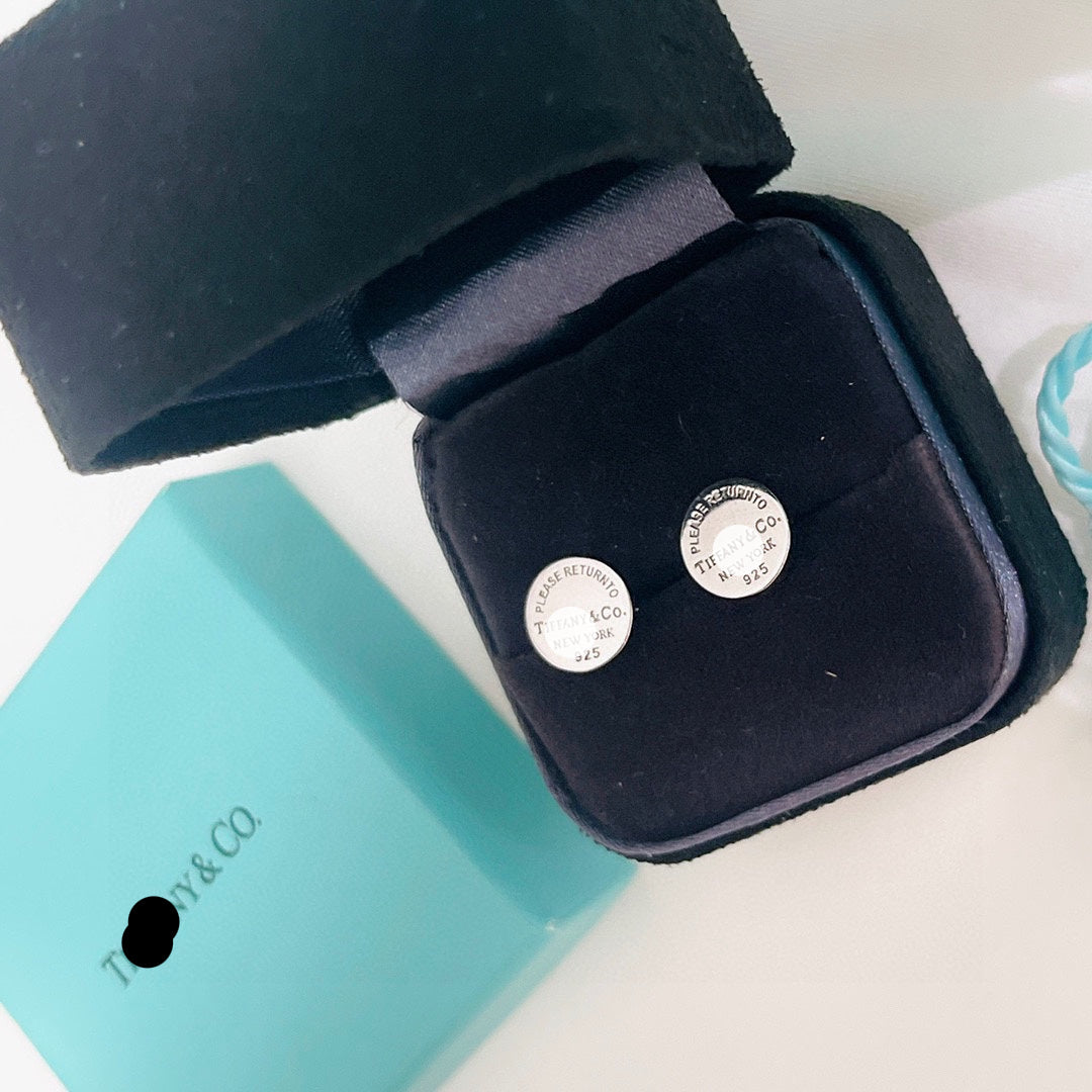 18K Return to Circle Stud Earrings